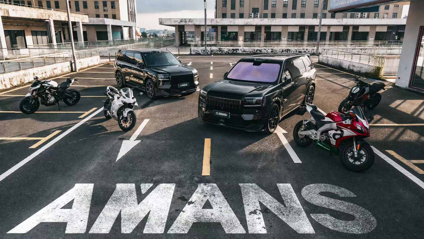 Black ZEEKR 9X in custom styling yard