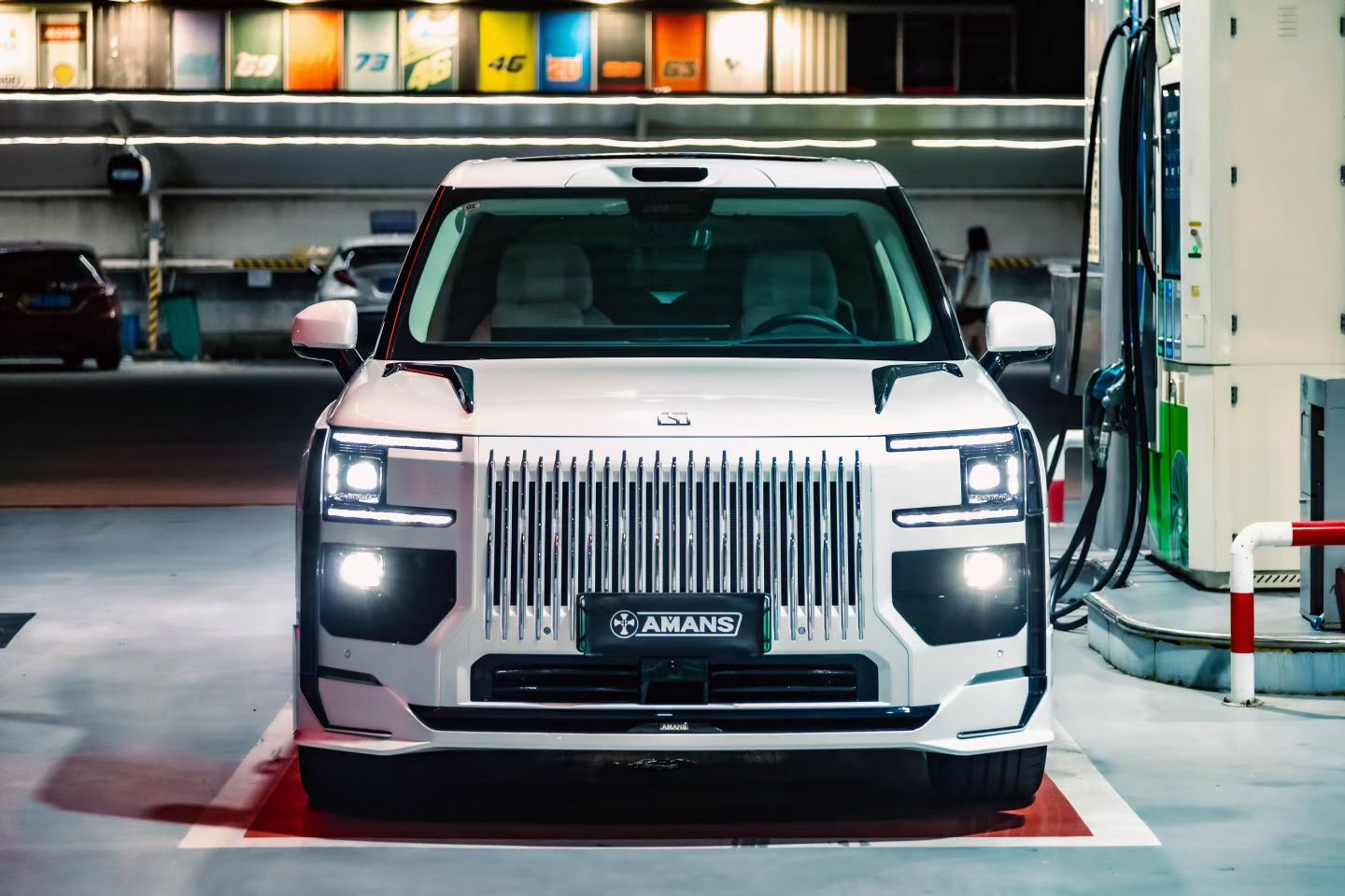 White ZEEKR 9X front view at night