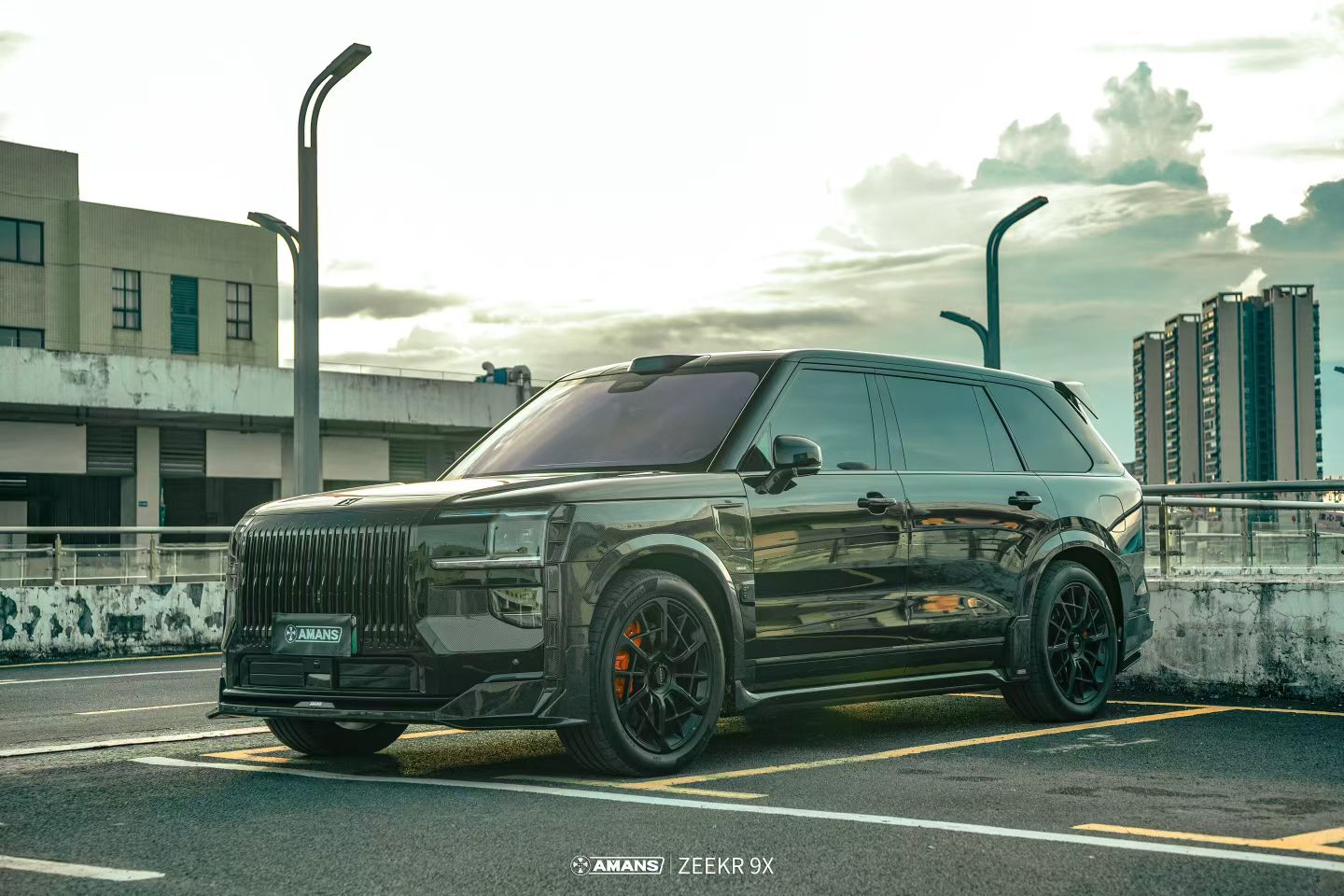Black ZEEKR 9X with exterior styling upgrades